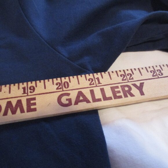 Vineyard Vines Shirt Medium Navy Long Sleeve Pocket Whale Candy Cane Logo - Picture 6 of 7